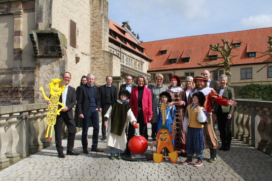 Besuch der Ministerin Ina Scharrenbach (Foto: WRM Schloss Brake, Lemgo)